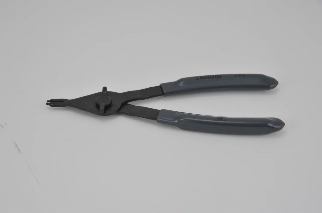 Pinces pour anneau élastique – 0,070 po x 18° | NEWHOLLANDCE | CA | FR