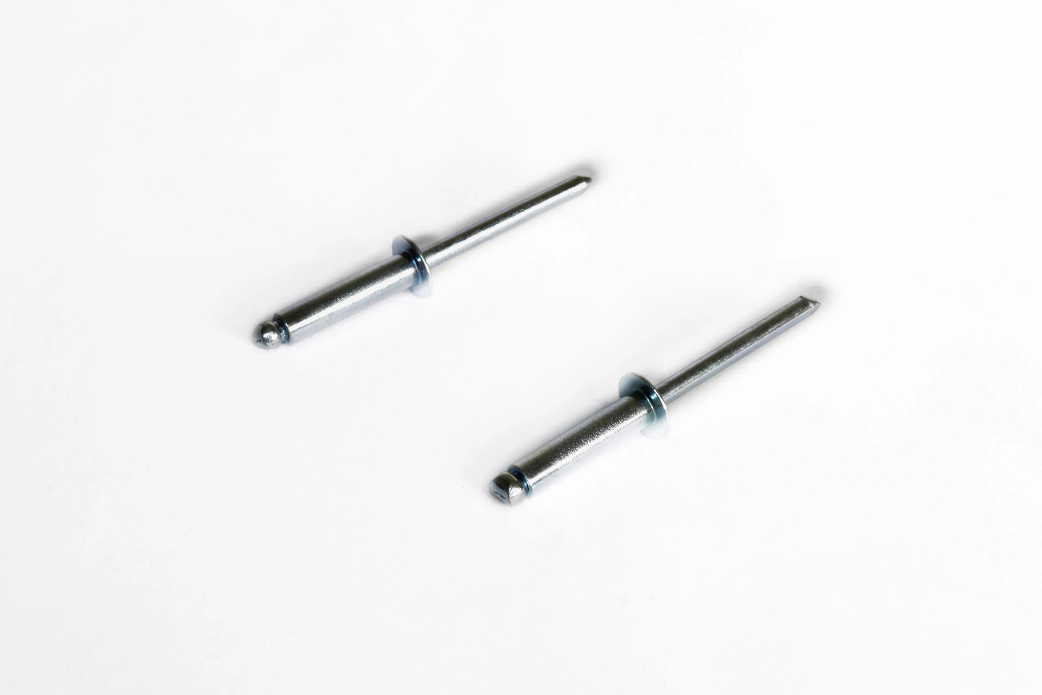 RIVET | NEWHOLLANDAG | US | EN