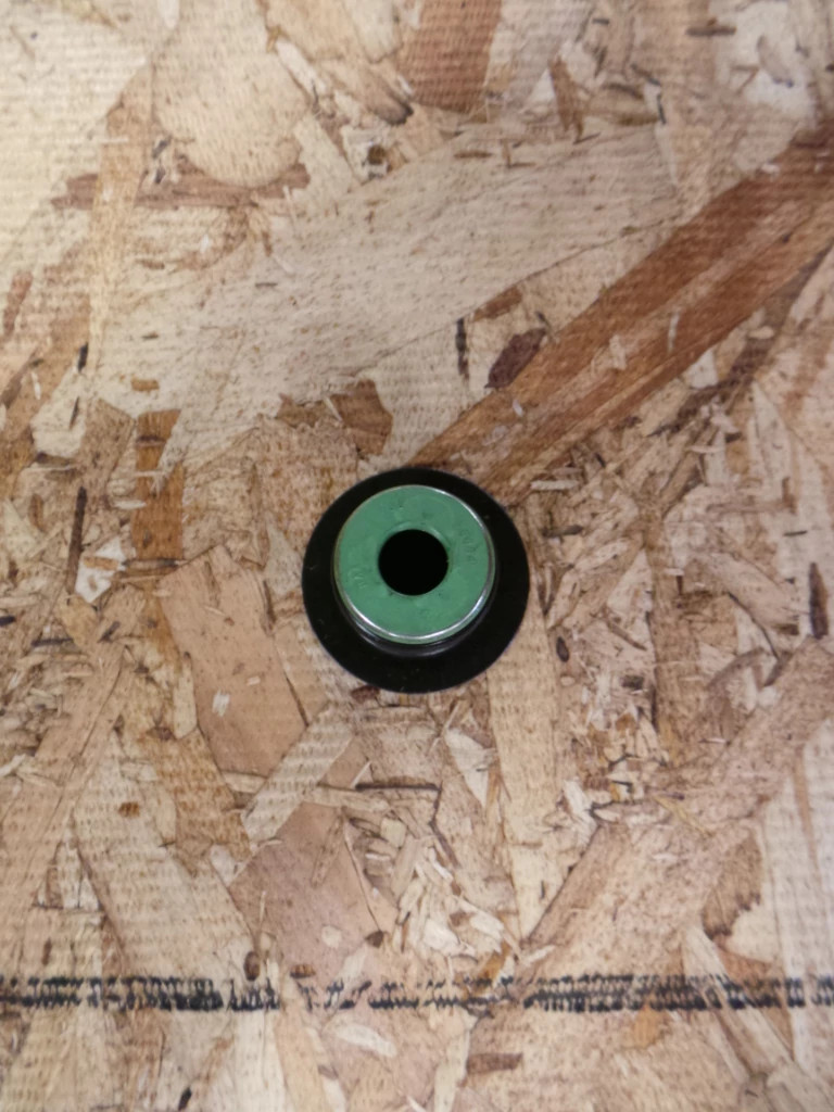 Vedação da haste da válvula do motor - 9 mm DI x 36 mm DE x 28 mm L