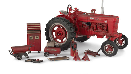 1:16 Farmall® M Barn Finds™ Tractor - Ertl | CASECE | CA | EN